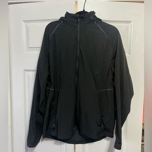 Lululemon Men’s black windbreaker jacket zip up